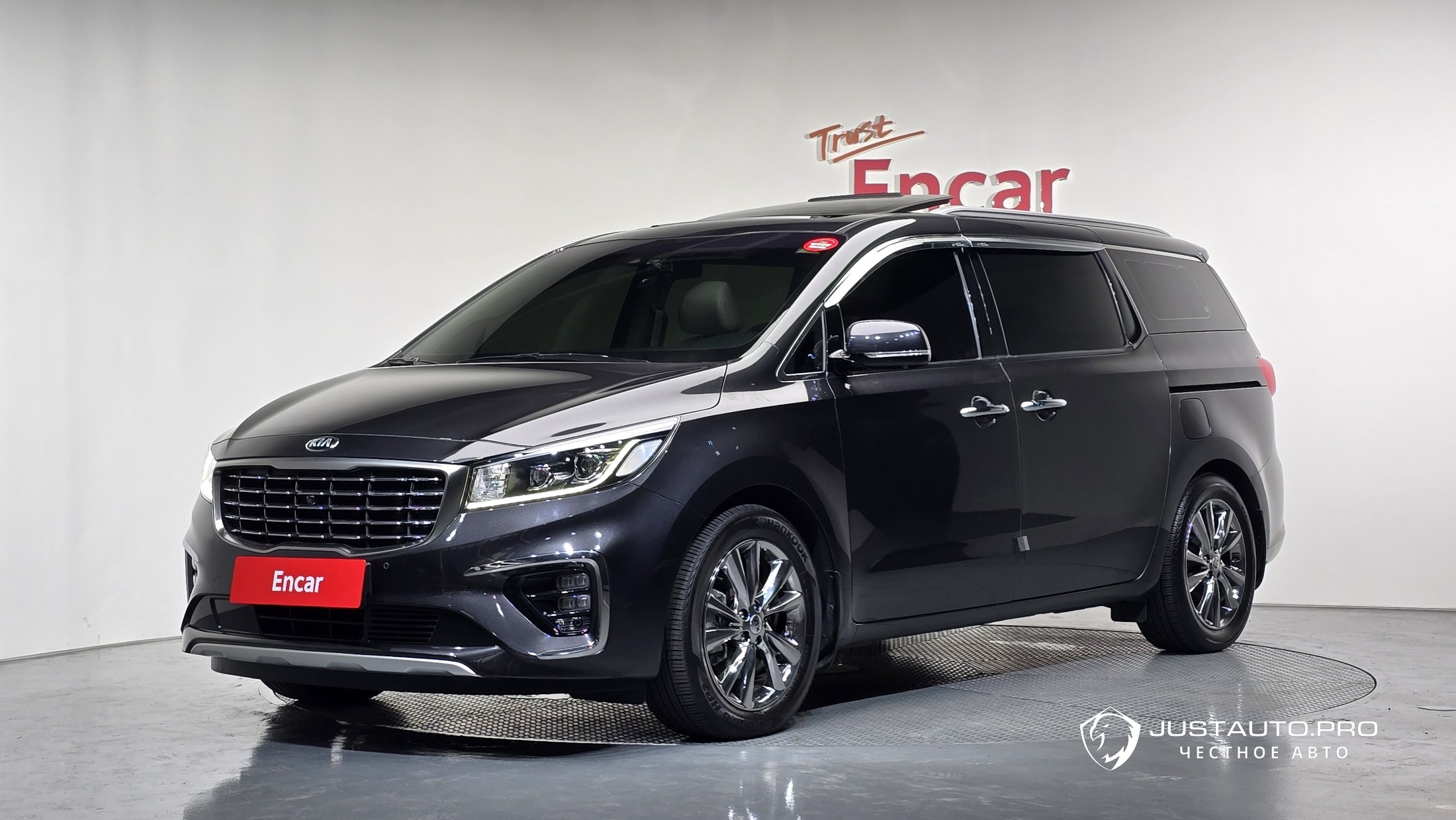 Автомобиль Kia Canival