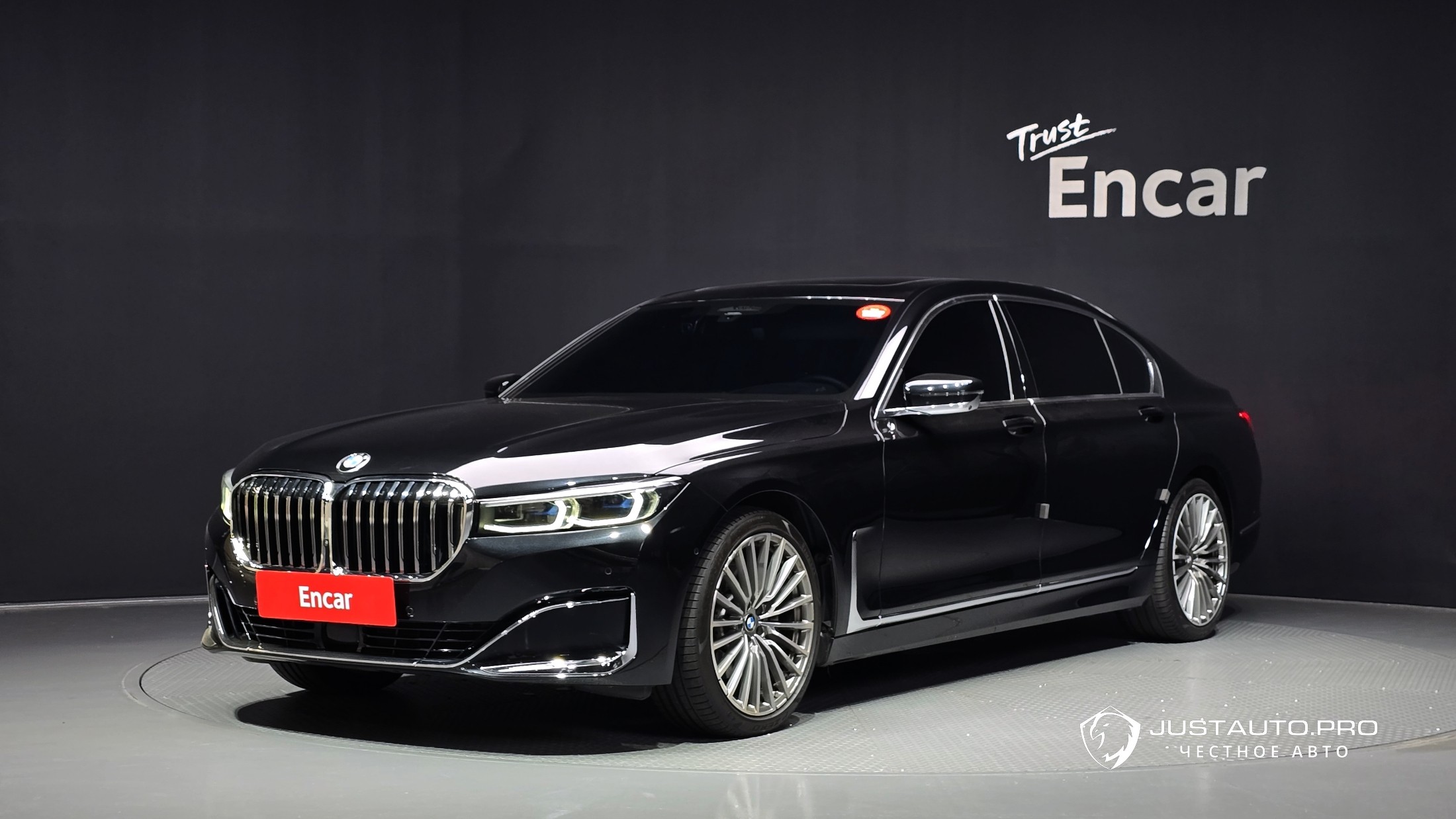Автомобиль BMW 7-Series