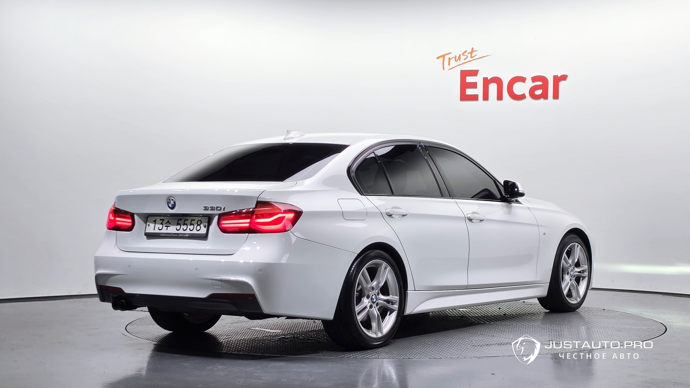 Автомобиль BMW 3-Series