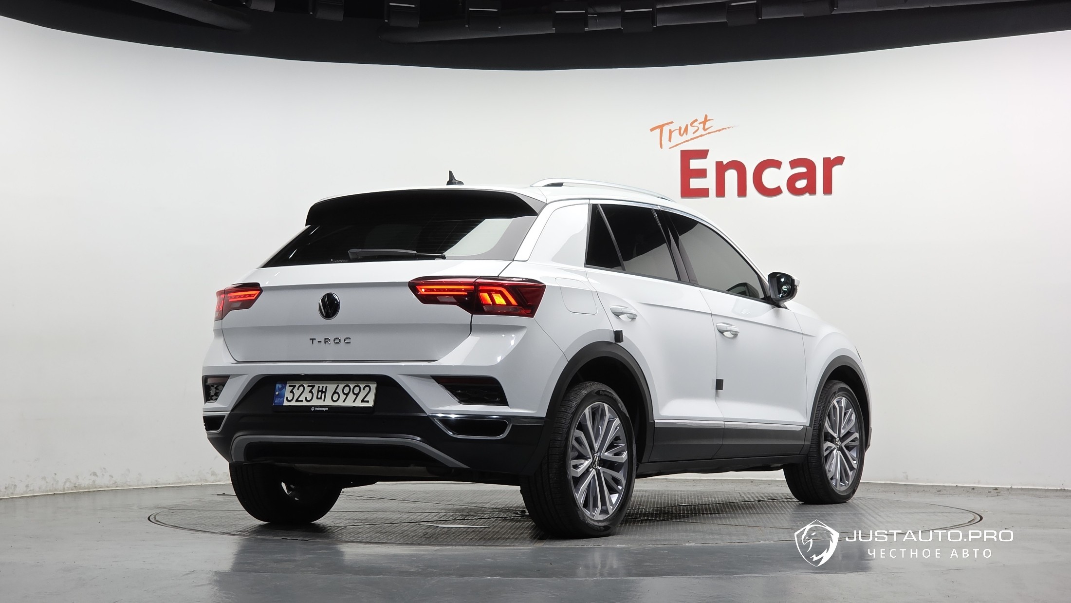 Автомобиль Volkswagen T-Roc