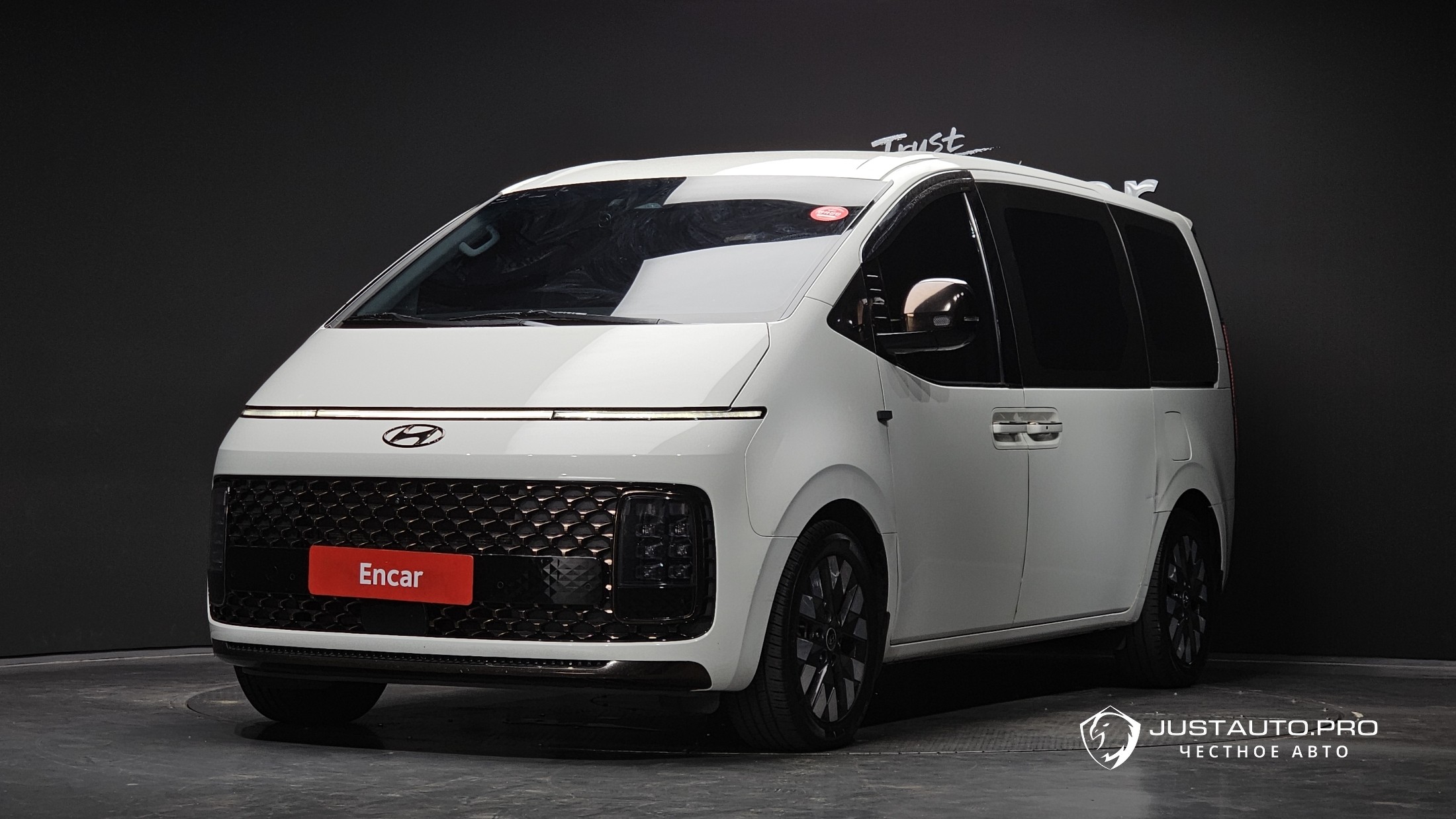 Автомобиль Hyundai Staria